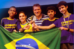 Inédito no Brasil: robô de alunos do Objetivo é campeão mundial