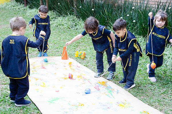 Educação Infantil no Colégio Objetivo: atividade estimula a expressão artística