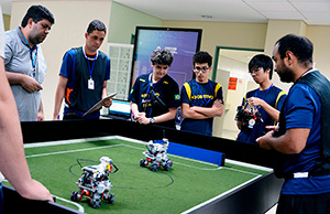 RoboCup Junior Brasil – CBR : equipe Aperture Robotics em ação em uma partida de futebol entre robôs (2022)