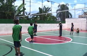 Prática de voleibol no Colégio Objetivo - 2020