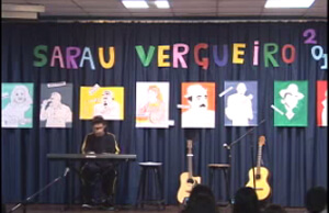 Sarau: alunos do Ensino Fundamental (anos finais) do Objetivo Vergueiro homenagearam grandes nomes da música brasileira - 2016